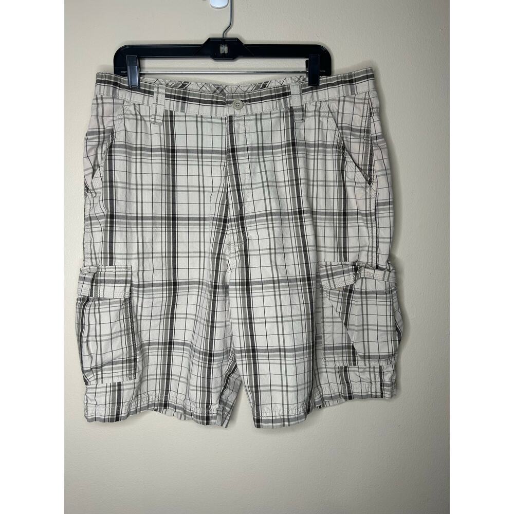 Men’s Size 38 VF Jeanswear LP Beige & Brown Plaid Cargo Shorts